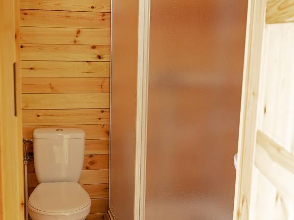 toaleta i kabina prysznicowa