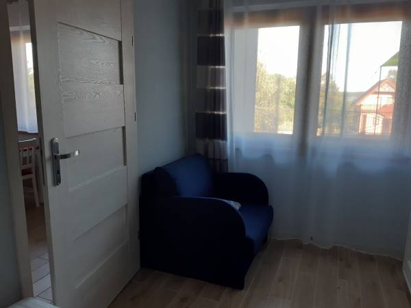 Mieszkanie nr 1 - sofa w sypialni