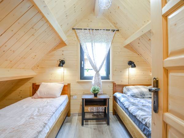 Chaty Skwirutowe Wzgórze - Domki Całoroczne 