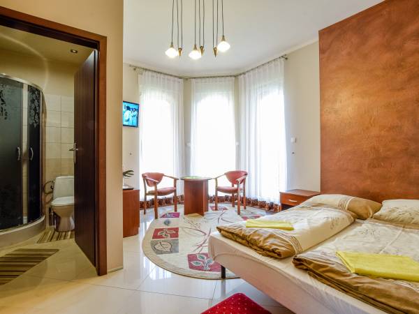 pokój Nr 8 , wyjście na taras, łazienka