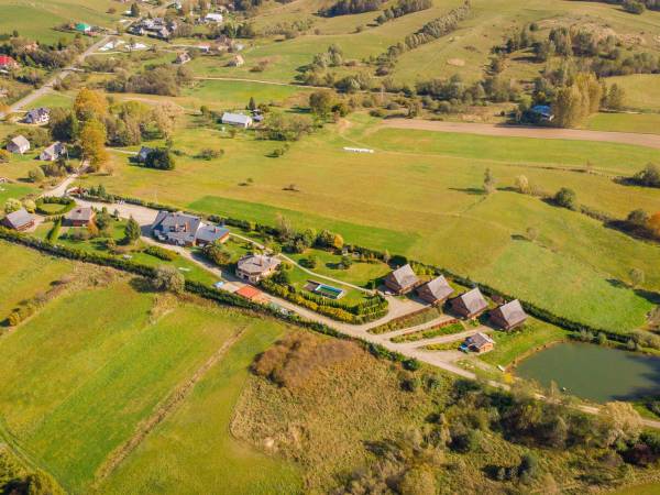 widok z góry na teren ośrodka