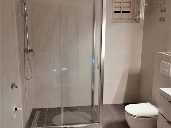 Bathroom in 6x4 apartman