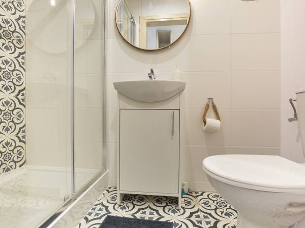 ŁAZIENKA PRZY POKOJU