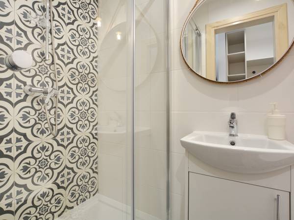 ŁAZIENKA PRZY POKOJU