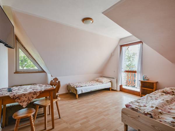 Pokój numer 16 z balkonem (2-4os)