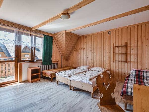 Pokój nr 5 z balkonem (2-4 os)