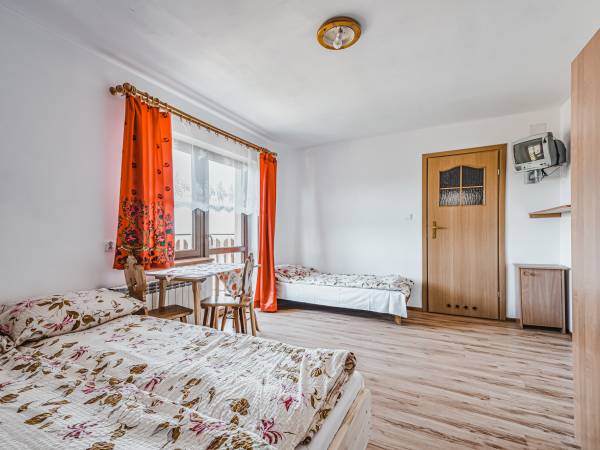 Pokój nr 7 z balkonem (2-4 os.)