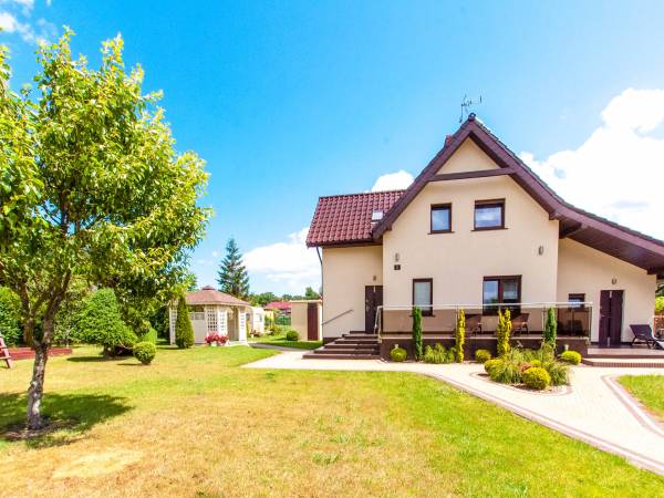 Widok na dom i ogród