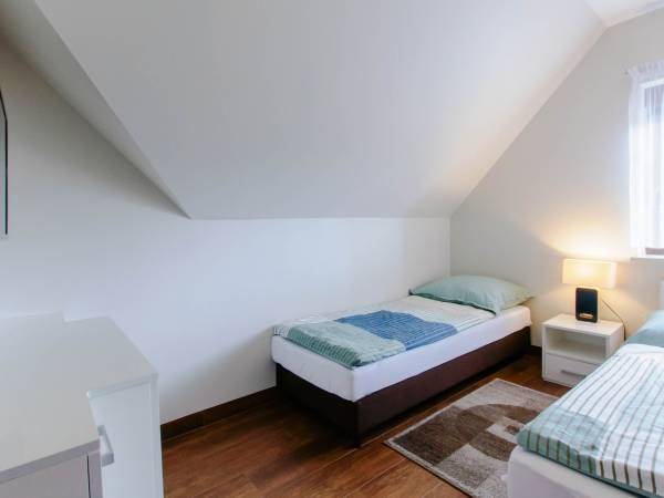 Apartament z balkonem-pokój/sypialnia