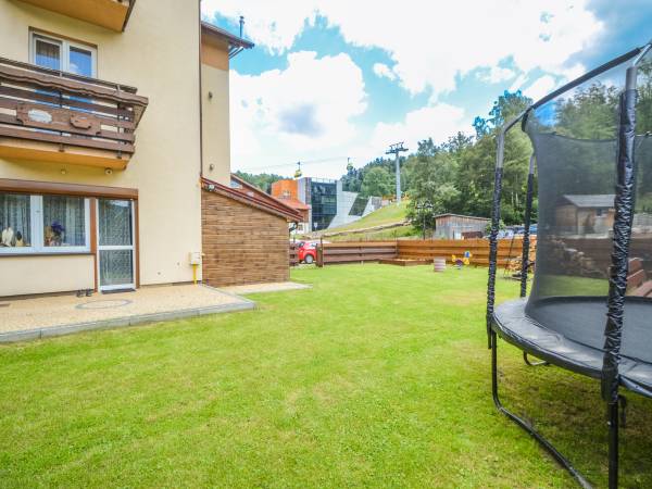 Ogródek do dyspozycji gości.