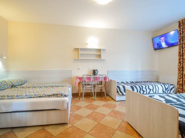 Pokój 4osobowy z łazienką i balkonem.