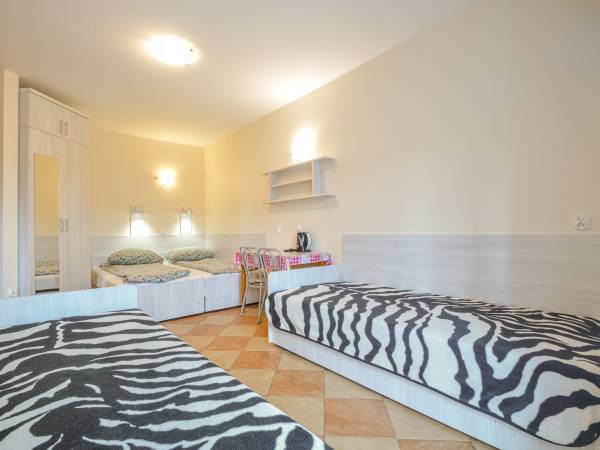 Pokój 4osobowy z łazienką i balkonem.