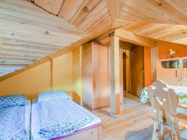 Studio 5osobowe z łazienką w stylu góralskim.