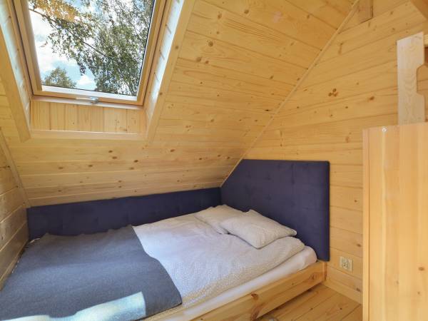 Sypialnia w apartamencie górnym, łóżko 140cm szerokości