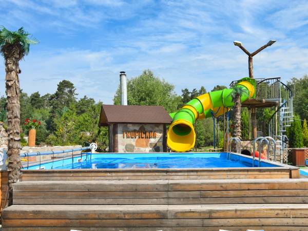 Strefa Basenowa - zjeżdżalnia - Basen Termalny