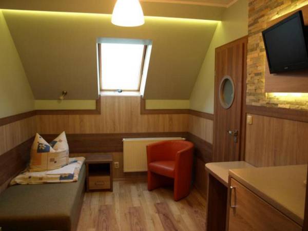 Pod Wydmą, pokoje gościnne, smażalnia ryb