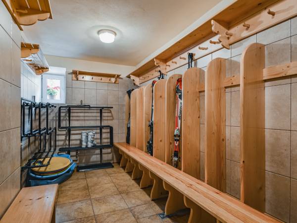 Magazynek: narty,buty górskie