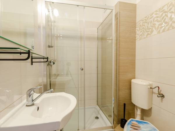 Pokój 3os bez balkonu. Łazienka.