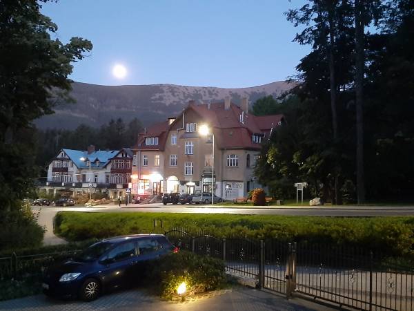 widok z okna i balkonu