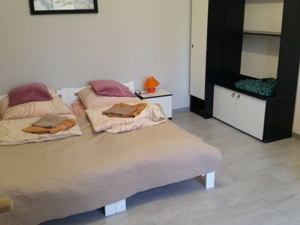 pokój nr 11 z własną kuchnią i dużym tarasem