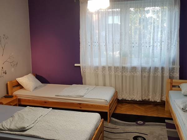 POKÓJ NR.4, PARTER 3-OSOBOWY