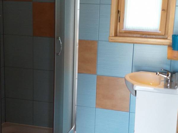 Łazienka z prysznicem