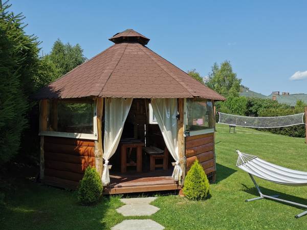 Altana z grillem wewnętrznym i zewnętrznym