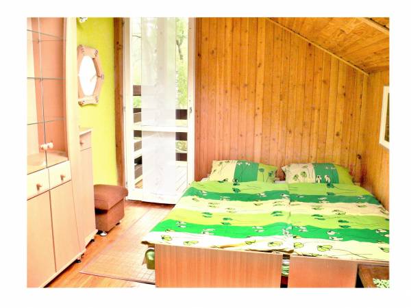 Pokój B ( 4-osobowy) na piętrze od strony lasu z balkonem