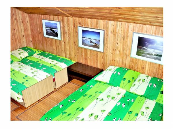 Pokój B ( 4-osobowy) na piętrze od strony lasu z balkonem