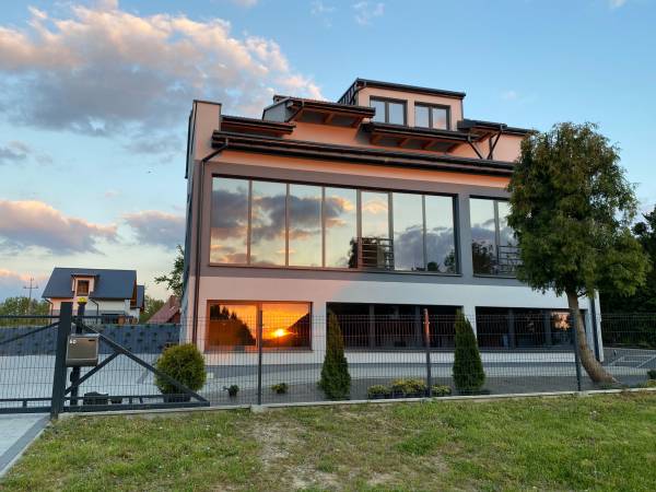 Budynek główny z pokojami