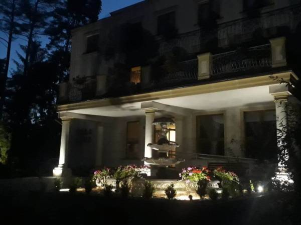 VILLA KAMA- z zewnątrz noc