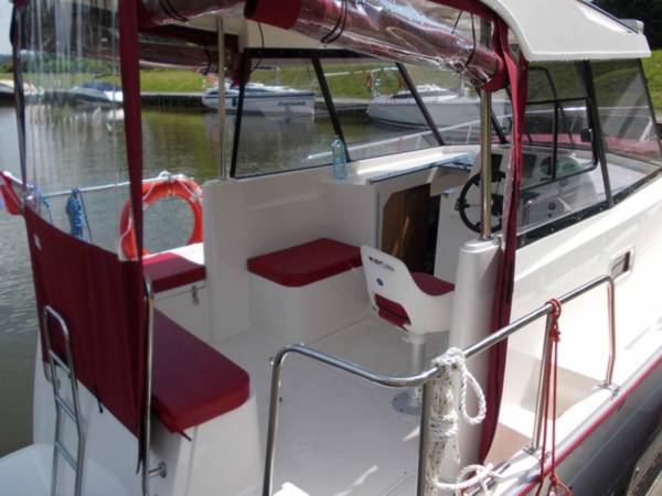 Nautika 830 Cherry Lady