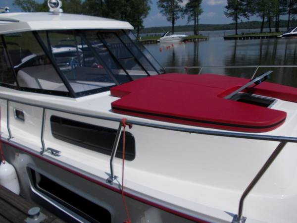 Nautika 830 Cherry Lady