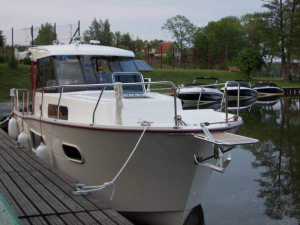 Nautika 830 Cherry Lady