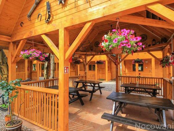 Wiata biesiadna pod strzechą