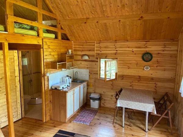 DOMKI LETNISKOWE NAD JEZIOREM NA MAZURACH 