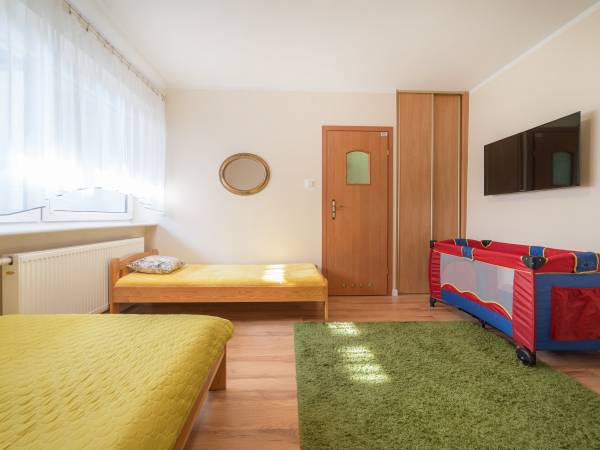 Pokój 4 z łóżeczkiem