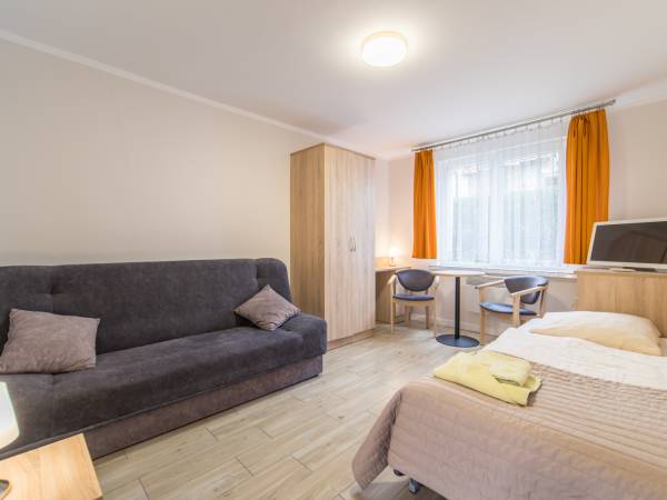 pok. 2 os z wersalką parter w pawilonie "A"