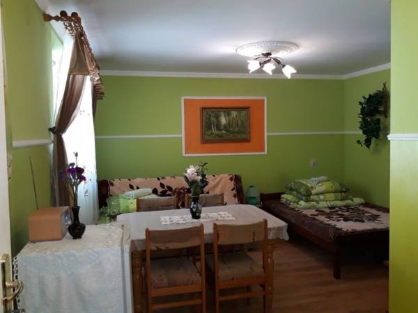 Pokój 4-osobowy przy aneksie kuchennym (nr 1)