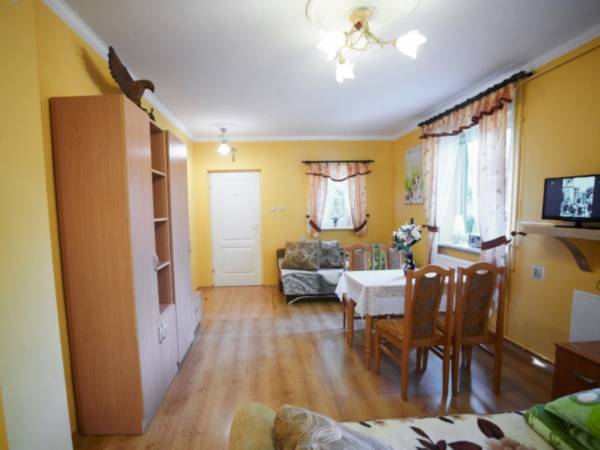 Pokój 4-osobowy z aneksem kuchennym (nr 3)