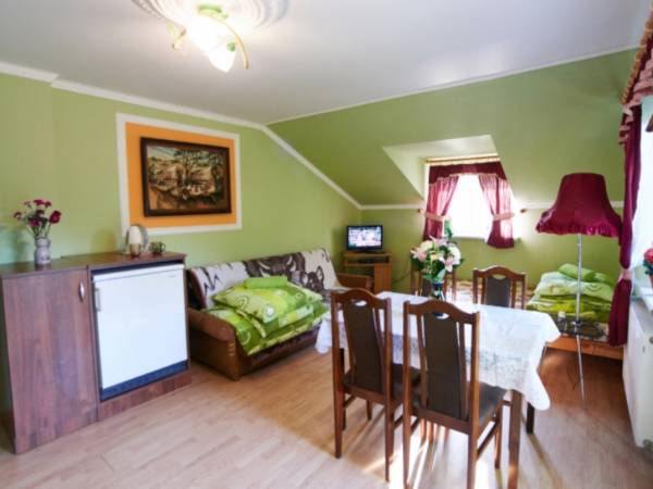 Pokój 4-osobowy z balkonem (nr 8)