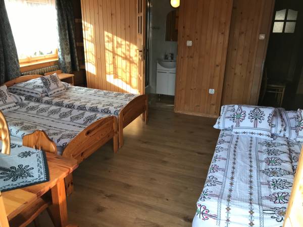 Pokój nr 1 z TV, łazienka i balkonem