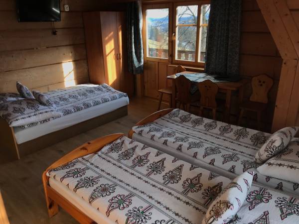 Pokój nr 1 z TV, łazienka i balkonem