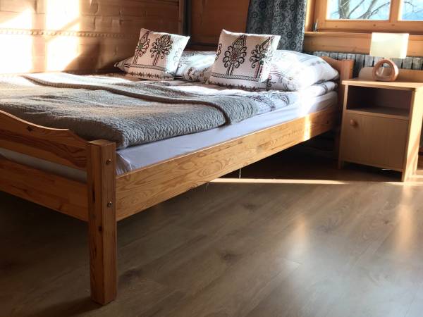 Pokój nr 3 z TV, łazienka i balkonem