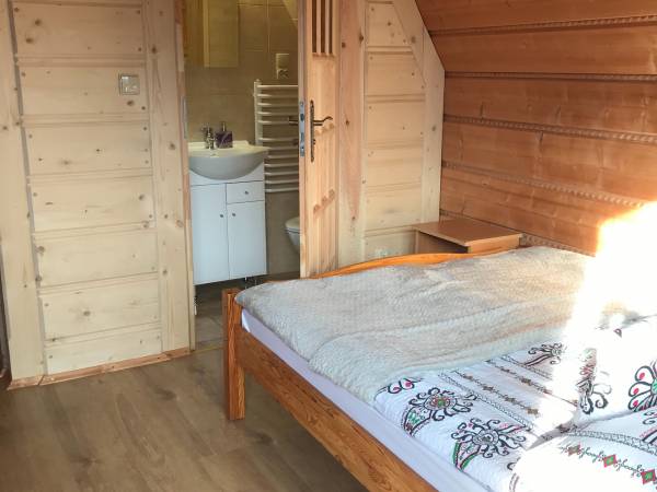 Pokój nr 3 z TV, łazienka i balkonem