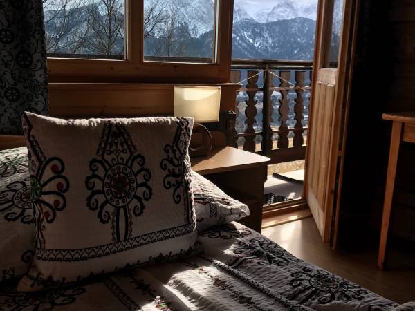 Pokój nr 3 z TV, łazienka i balkonem