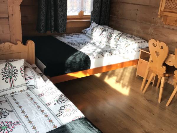 Pokój nr 2 z TV, łazienka 