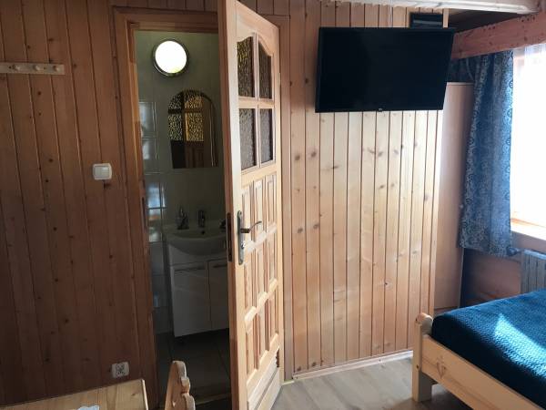 Pokój nr 2 z TV, łazienka 