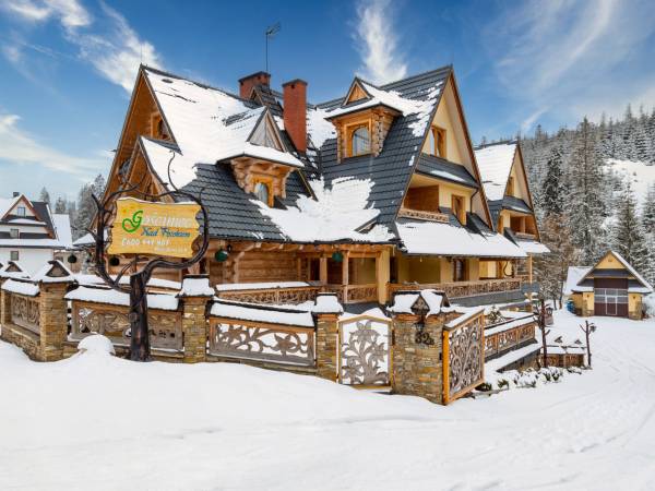 GOŚCINIEC NAD POTOKIEM - ZIMĄ