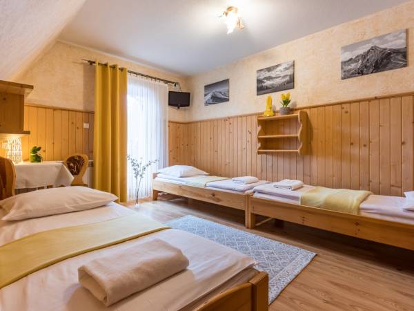 POKÓJ 4 - OSOBOWY Z BALKONEM